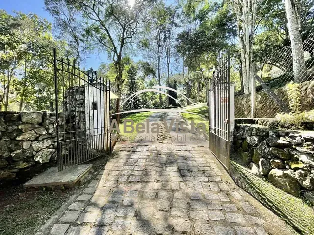 Casa com 3542m² 4 quartos e 4 banheiros, à venda, no bairro Moinho Velho em Embu das Artes