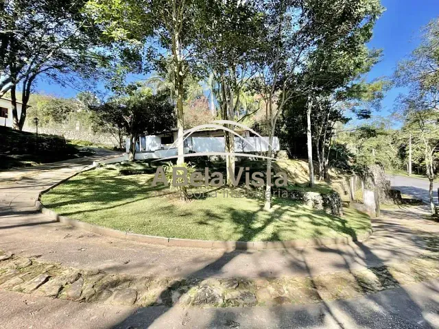 Casa com 3542m² 4 quartos e 4 banheiros, à venda, no bairro Moinho Velho em Embu das Artes