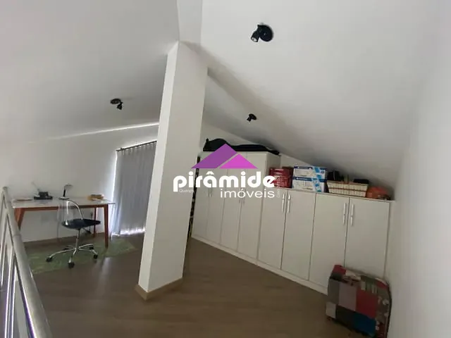 Casa com 250m² 4 quartos e 4 banheiros, à venda, no bairro Urbanova em São José dos Campos