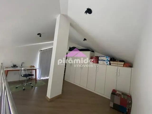 Casa com 250m² 4 quartos e 4 banheiros, à venda, no bairro Urbanova em São José dos Campos
