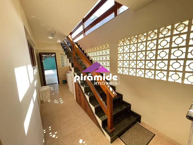 Casa 4 quartos e 2 banheiros, à venda, no bairro Massaguaçu em Caraguatatuba