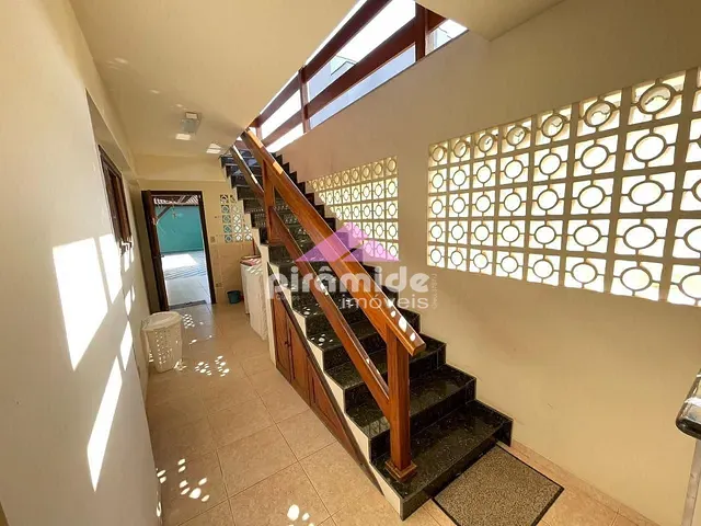 Casa 4 quartos e 2 banheiros, à venda, no bairro Massaguaçu em Caraguatatuba