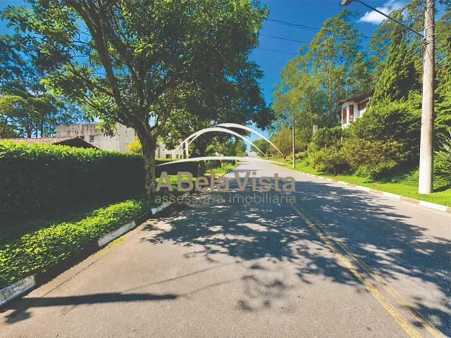 Casa com 822m² 4 quartos e 4 banheiros, à venda, no bairro Jardim Indaiá em Embu das Artes