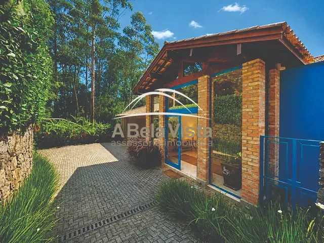 Casa com 822m² 4 quartos e 4 banheiros, à venda, no bairro Jardim Indaiá em Embu das Artes