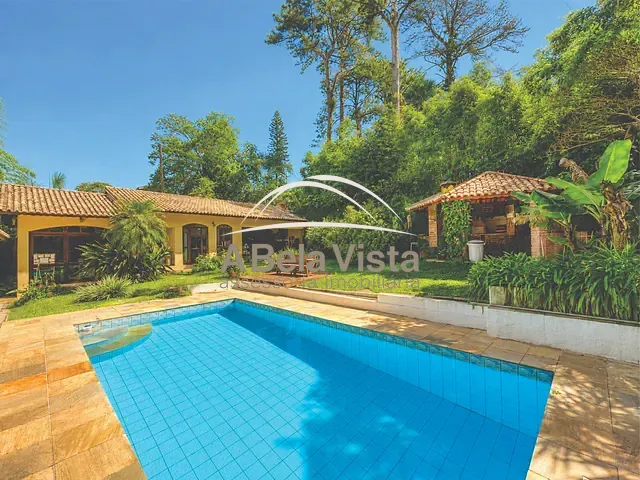 Casa com 1360m² 5 quartos e 5 banheiros, à venda, no bairro Jardim Colibri em Embu das Artes