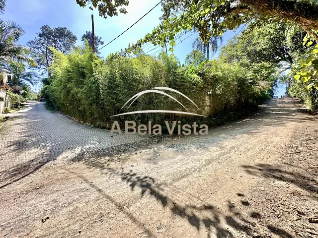 Casa com 1360m² 5 quartos e 5 banheiros, à venda, no bairro Jardim Colibri em Embu das Artes