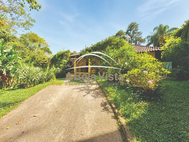 Casa com 1360m² 5 quartos e 5 banheiros, à venda, no bairro Jardim Colibri em Embu das Artes