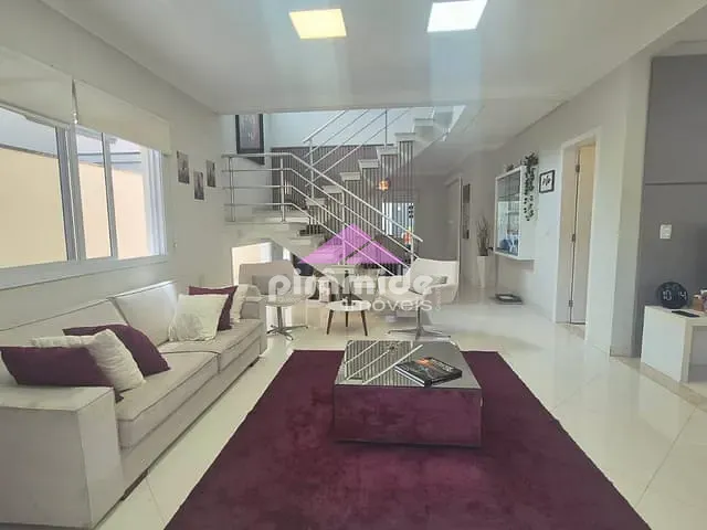Casa com 250m² 4 quartos e 4 banheiros, à venda, no bairro Urbanova em São José dos Campos
