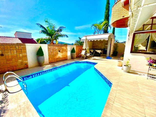 Casa com 450m² 4 quartos e 6 banheiros, à venda, no bairro Alphaville em Santana de Parnaíba