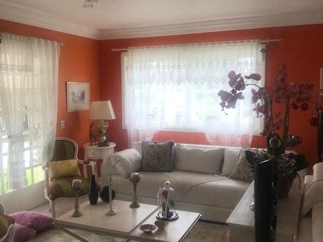 Casa com 700m² 4 quartos e 4 banheiros, à venda, no bairro Alphaville em Santana de Parnaíba