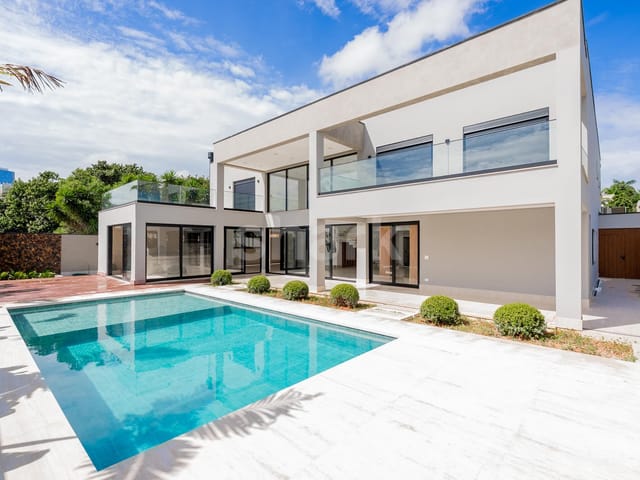 Casa com 840m² 5 quartos e 8 banheiros, à venda, no bairro Alphaville Residencial Dois em Barueri
