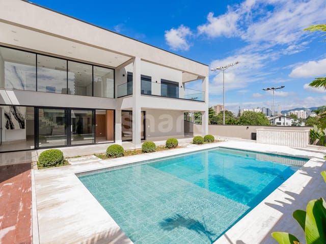 Casa com 840m² 5 quartos e 8 banheiros, à venda, no bairro Alphaville Residencial Dois em Barueri