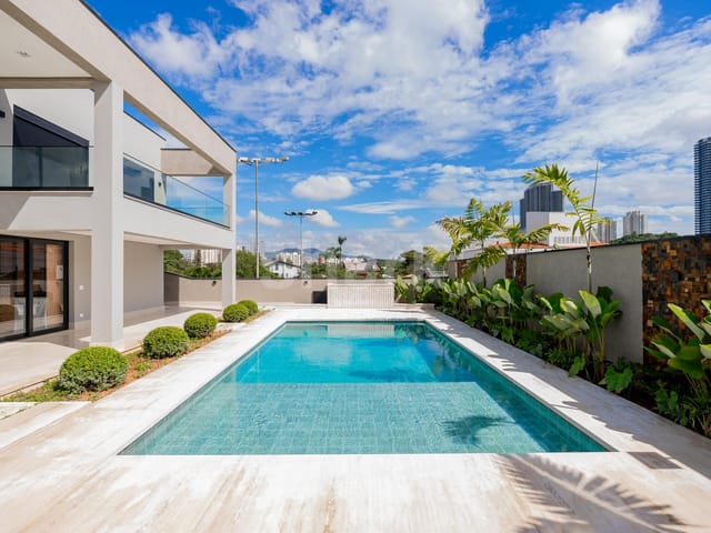 Casa com 840m² 5 quartos e 8 banheiros, à venda, no bairro Alphaville Residencial Dois em Barueri
