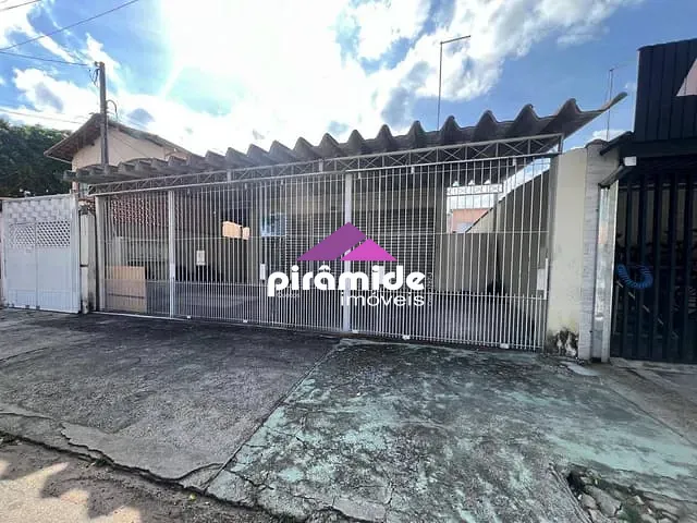 Casa com 300m² 3 quartos e 2 banheiros, à venda, no bairro Parque Industrial em São José dos Campos