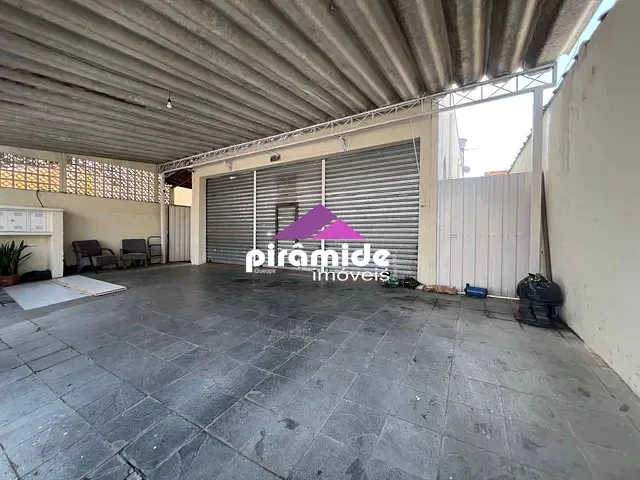 Casa com 300m² 3 quartos e 2 banheiros, à venda, no bairro Parque Industrial em São José dos Campos