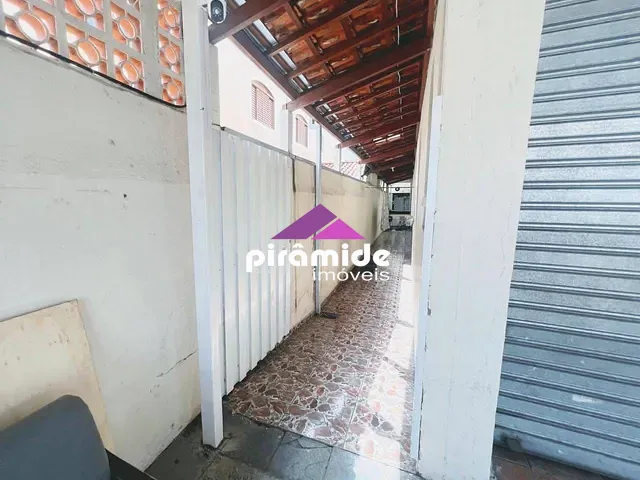 Casa com 300m² 3 quartos e 2 banheiros, à venda, no bairro Parque Industrial em São José dos Campos