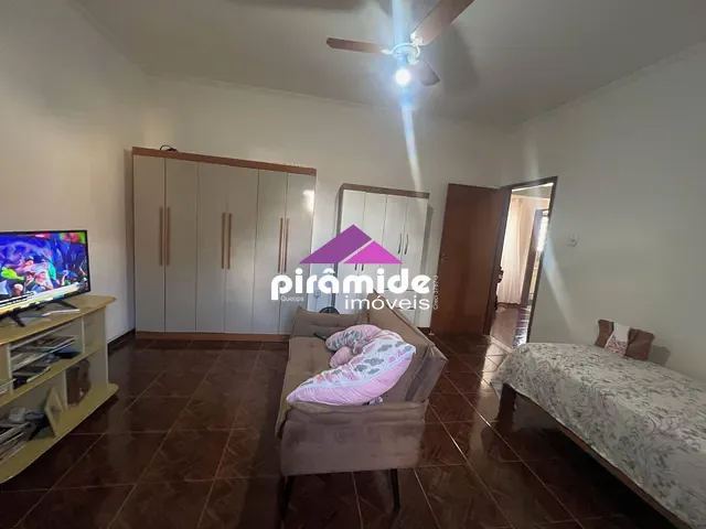 Casa com 300m² 3 quartos e 2 banheiros, à venda, no bairro Parque Industrial em São José dos Campos