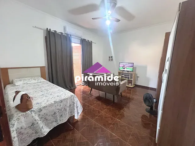 Casa com 300m² 3 quartos e 2 banheiros, à venda, no bairro Parque Industrial em São José dos Campos