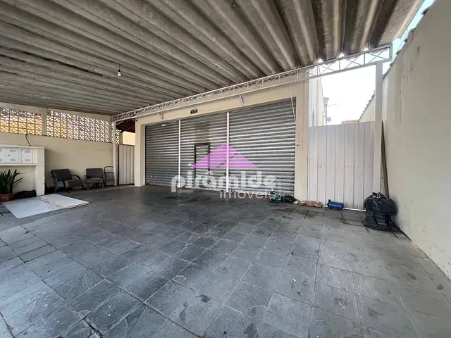 Casa com 300m² 3 quartos e 2 banheiros, à venda, no bairro Parque Industrial em São José dos Campos