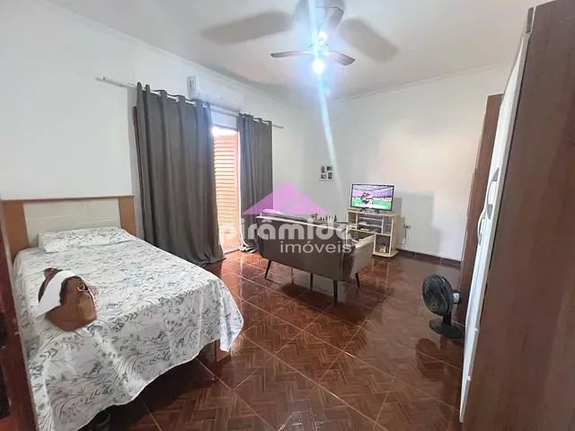 Casa com 300m² 3 quartos e 2 banheiros, à venda, no bairro Parque Industrial em São José dos Campos