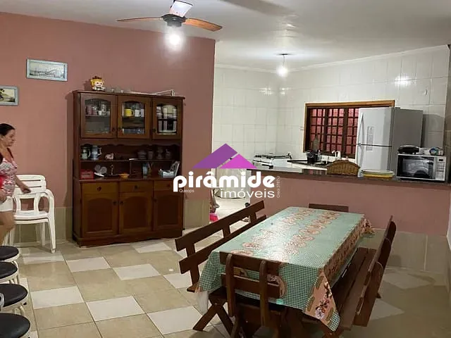 Casa com 392m² 3 quartos e 2 banheiros, à venda, no bairro Massaguaçu em Caraguatatuba