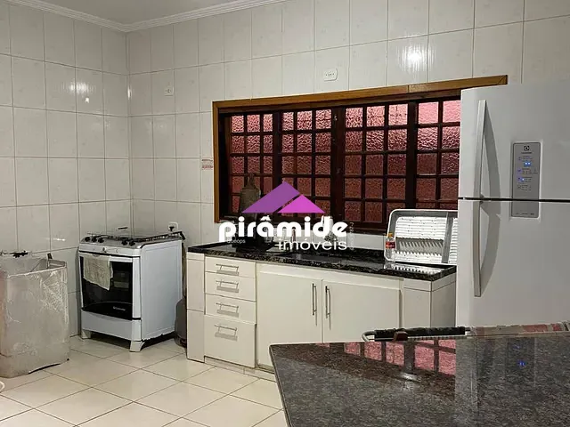 Casa com 392m² 3 quartos e 2 banheiros, à venda, no bairro Massaguaçu em Caraguatatuba