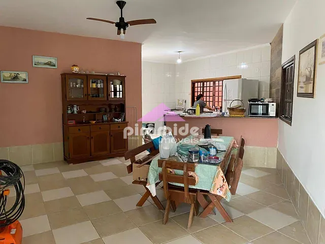 Casa com 392m² 3 quartos e 2 banheiros, à venda, no bairro Massaguaçu em Caraguatatuba