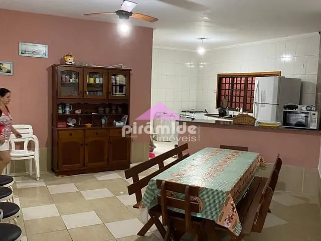 Casa com 392m² 3 quartos e 2 banheiros, à venda, no bairro Massaguaçu em Caraguatatuba