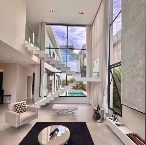 Casa com 490m² 4 quartos e 7 banheiros, à venda, no bairro Alphaville em Santana de Parnaíba
