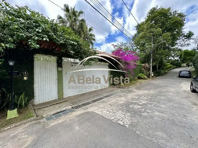 Casa com 2907m² 5 quartos e 8 banheiros, à venda, no bairro Chácaras do Refúgio-Granja Viana em Cotia