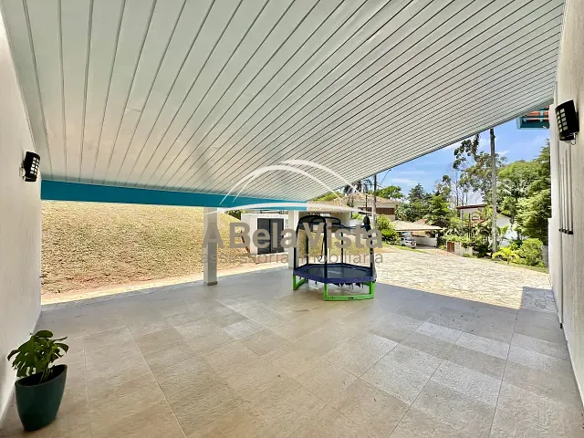 Casa com 1605m² 4 quartos e 4 banheiros, à venda, no bairro Chácaras do Refúgio-Granja Viana em Cotia