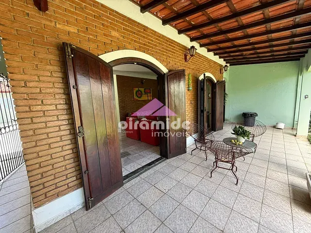 Casa com 440m² 2 quartos e 2 banheiros, à venda, no bairro Centro em Caraguatatuba