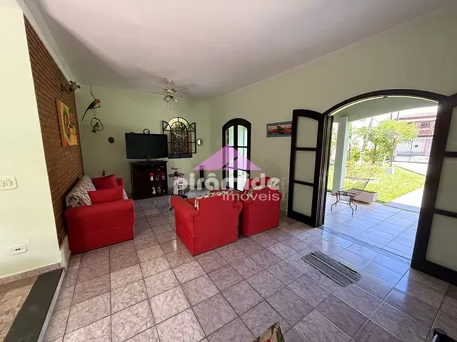 Casa com 440m² 2 quartos e 2 banheiros, à venda, no bairro Centro em Caraguatatuba