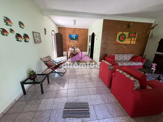 Casa com 440m² 2 quartos e 2 banheiros, à venda, no bairro Centro em Caraguatatuba