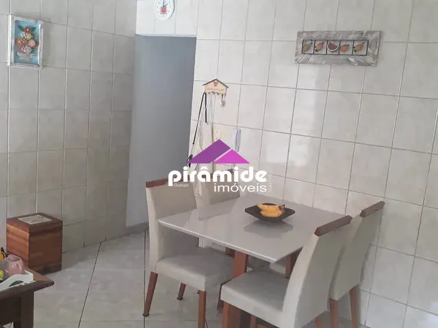 Casa 2 quartos e 2 banheiros, à venda, no bairro Jardim Califórnia em Jacareí
