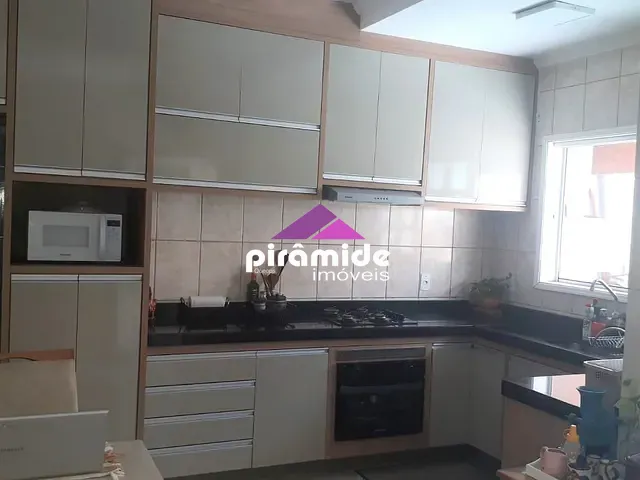 Casa 2 quartos e 2 banheiros, à venda, no bairro Jardim Califórnia em Jacareí