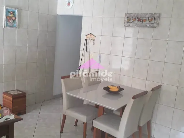 Casa 2 quartos e 2 banheiros, à venda, no bairro Jardim Califórnia em Jacareí