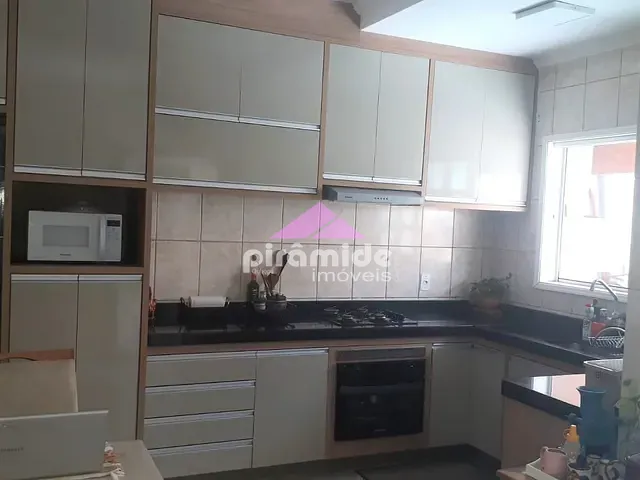 Casa 2 quartos e 2 banheiros, à venda, no bairro Jardim Califórnia em Jacareí
