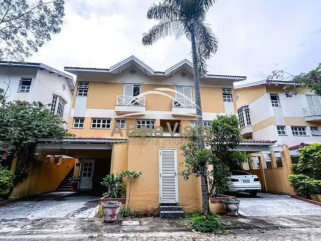Casa com 225m² 4 quartos e 5 banheiros, à venda, no bairro Jardim Barbacena em Cotia
