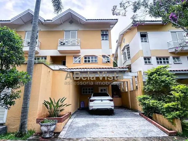Casa com 225m² 4 quartos e 5 banheiros, à venda, no bairro Jardim Barbacena em Cotia