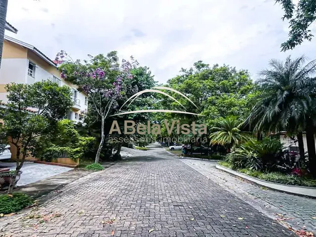 Casa com 225m² 4 quartos e 5 banheiros, à venda, no bairro Jardim Barbacena em Cotia