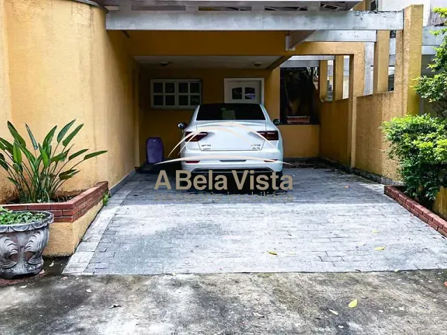 Casa com 225m² 4 quartos e 5 banheiros, à venda, no bairro Jardim Barbacena em Cotia