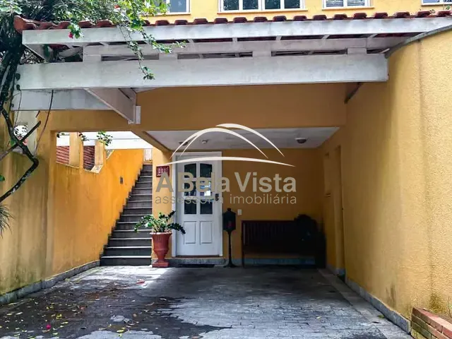 Casa com 225m² 4 quartos e 5 banheiros, à venda, no bairro Jardim Barbacena em Cotia
