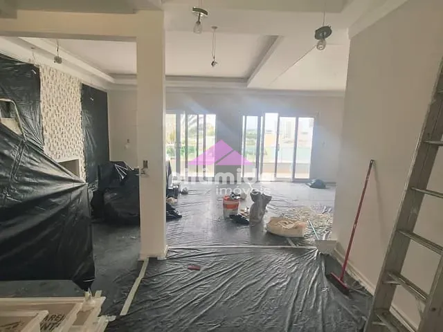 Casa com 300m² 3 quartos e 4 banheiros, à venda, no bairro Urbanova em São José dos Campos