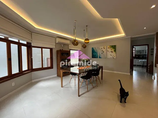 Casa com 360m² 4 quartos e 5 banheiros, à venda, no bairro Urbanova em São José dos Campos