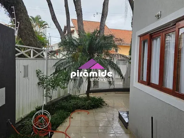 Casa 4 quartos e 2 banheiros, à venda, no bairro Jardim das Indústrias em São José dos Campos