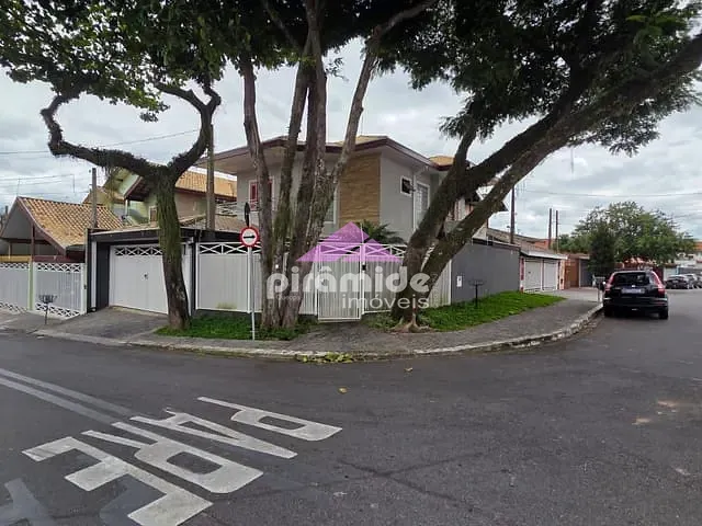 Casa 4 quartos e 2 banheiros, à venda, no bairro Jardim das Indústrias em São José dos Campos