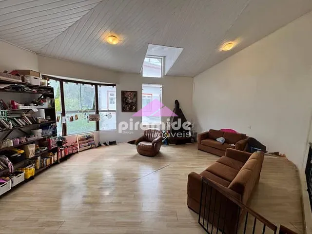 Casa com 404m² 4 quartos e 7 banheiros, à venda ou para alugar, no bairro Urbanova em São José dos Campos