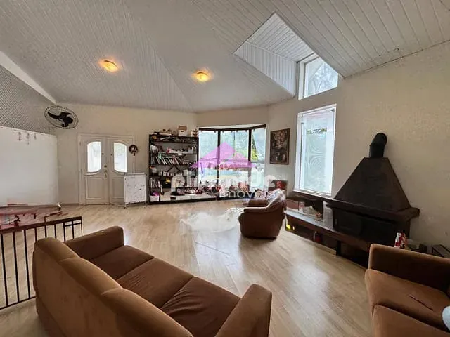 Casa com 404m² 4 quartos e 7 banheiros, à venda ou para alugar, no bairro Urbanova em São José dos Campos