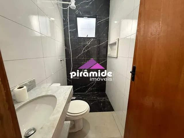 Casa com 125m² 2 quartos e 2 banheiros, à venda, no bairro Massaguaçu em Caraguatatuba